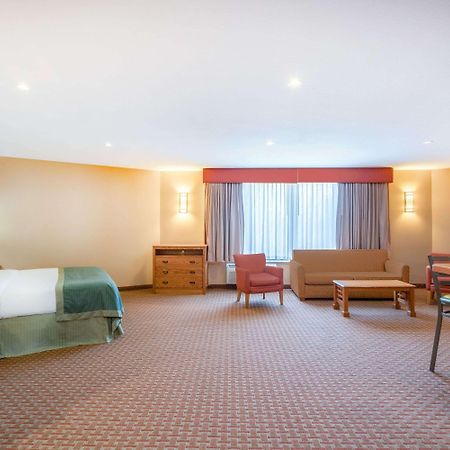 Ramada By Wyndham Des Moines Tropics Resort & Conference Ctr Urbandale Экстерьер фото