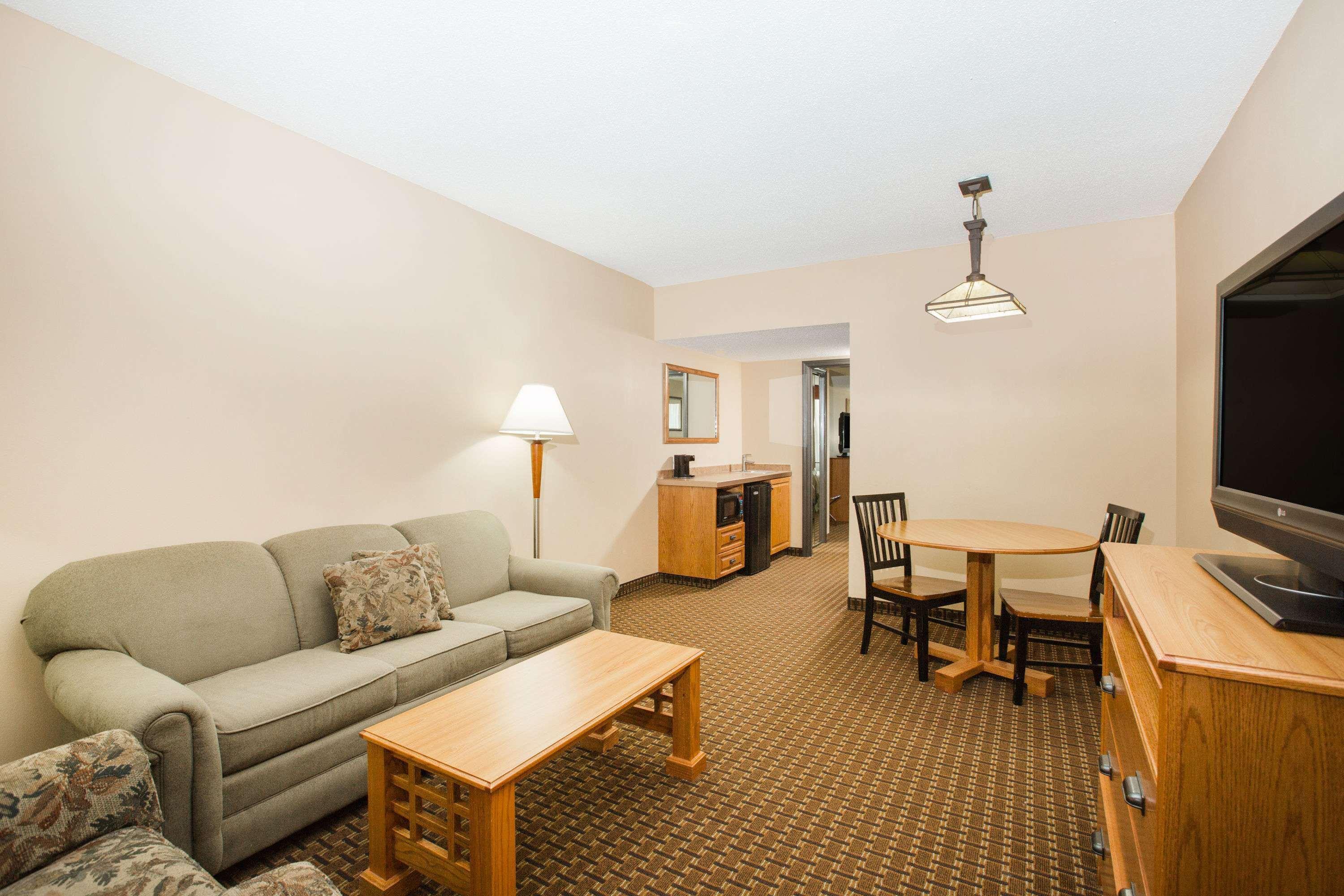 Ramada By Wyndham Des Moines Tropics Resort & Conference Ctr Urbandale Экстерьер фото