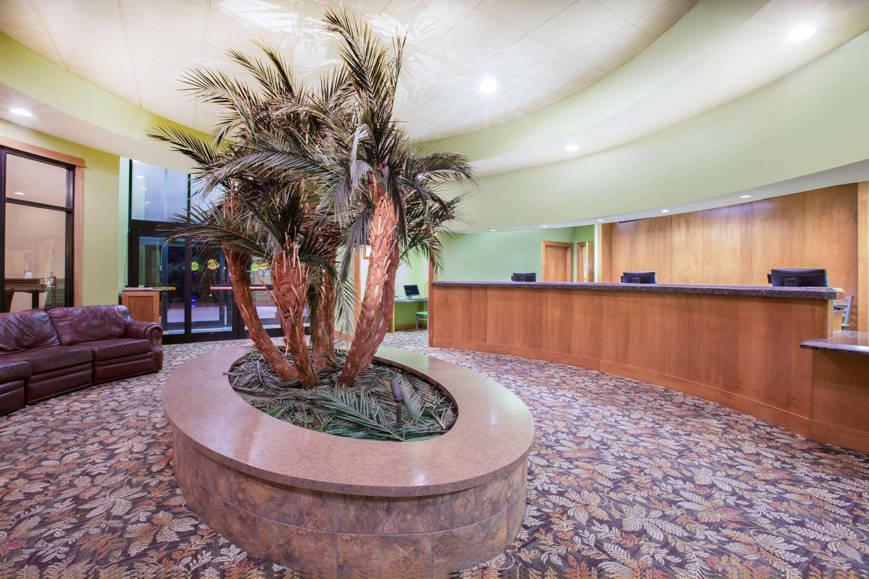 Ramada By Wyndham Des Moines Tropics Resort & Conference Ctr Urbandale Экстерьер фото