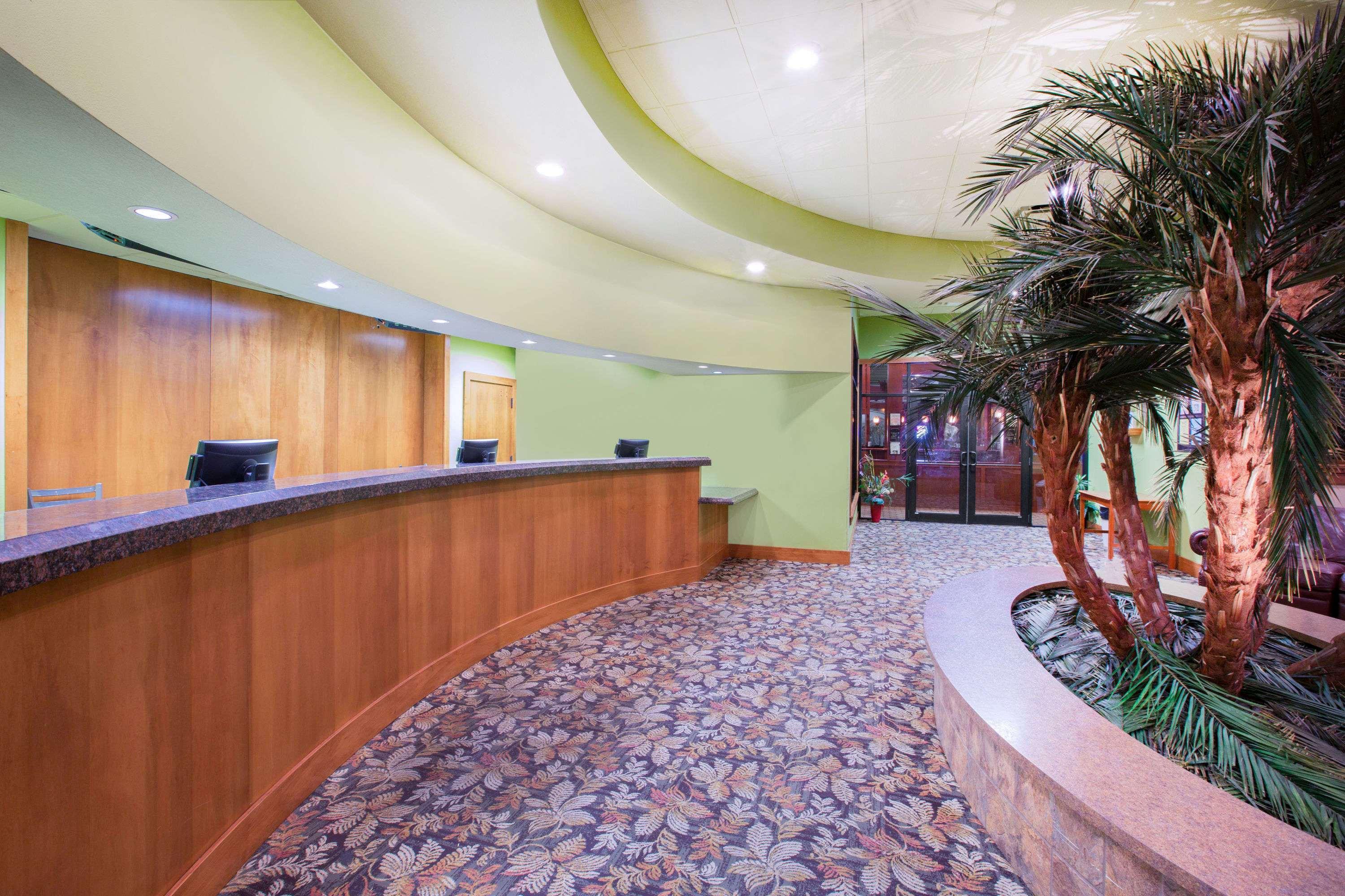 Ramada By Wyndham Des Moines Tropics Resort & Conference Ctr Urbandale Экстерьер фото